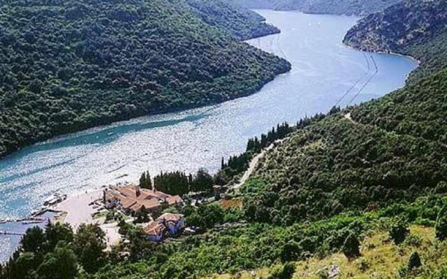 Holiday House Mir