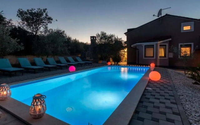 Sunshine Comfortable Holiday Residence