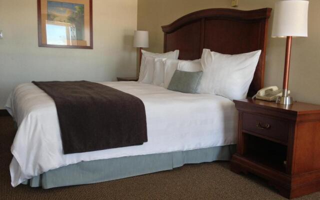 Holiday Hill Inn & Suites