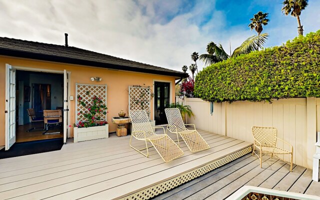Beach Bungalow in Ventura by RedAwning