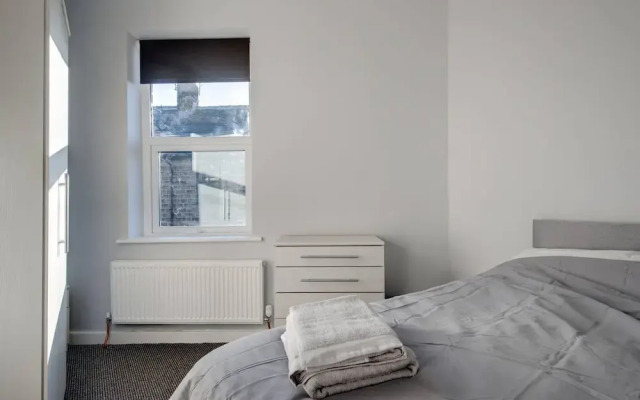 Self Check-In Town House in Barnsley Town Centre