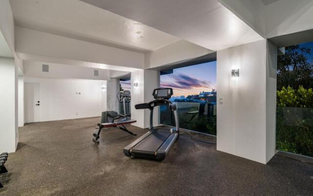 Modern Smart Home With Spectacular Views