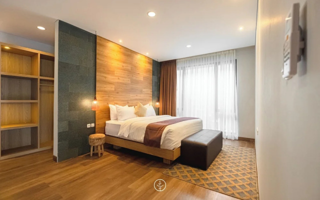 Atsuka Hill View 8BR Vila with Private Heated Pool