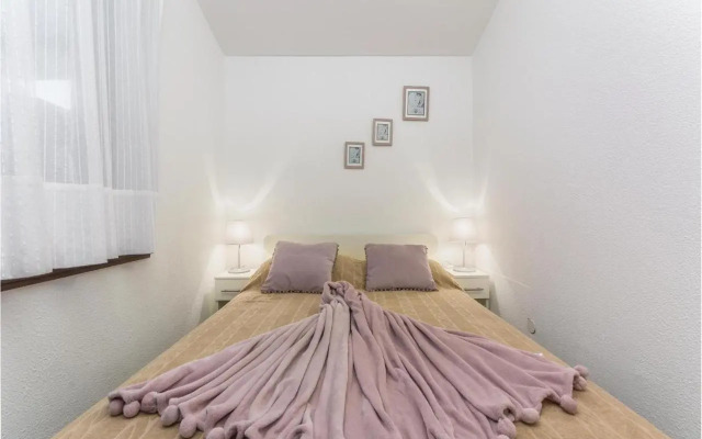 Two-Bedroom Apartment in Cervar Porat