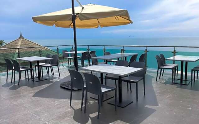 Cliff Lanta Suite