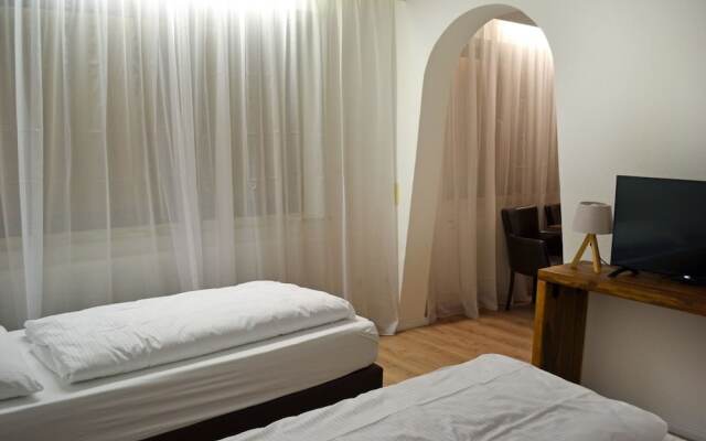 Forest Apartments & Rooms