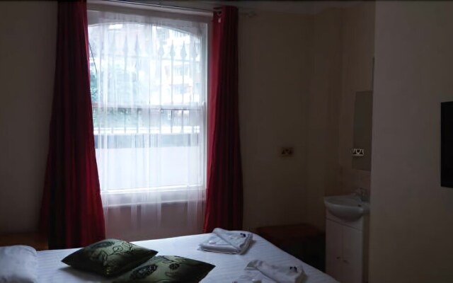 Kensington and Chelsea Grand Apartment