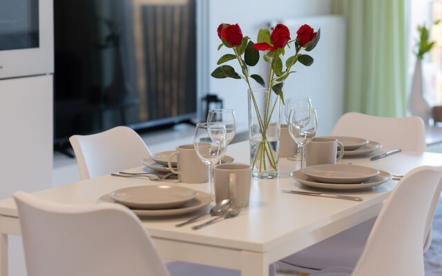 Lux Apartment by Renters Prestige