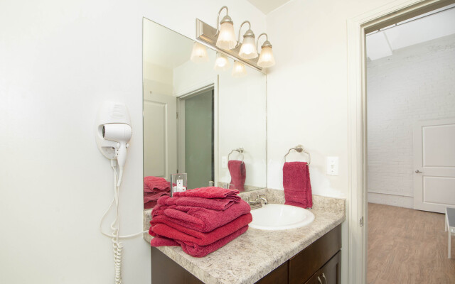 Downtown Denver 2BR Apartment | Open Plan