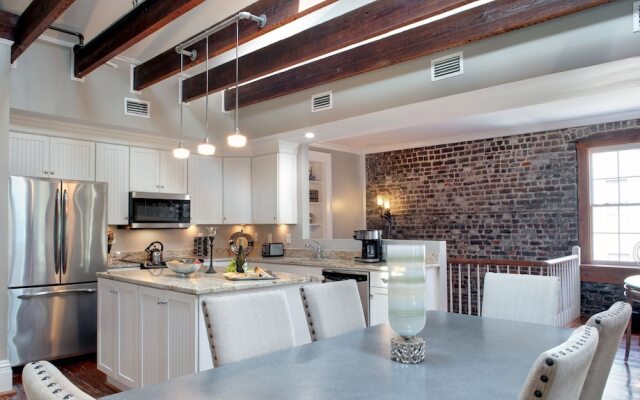 Sprawling Penthouse with Rooftop Deck Blocks from the River