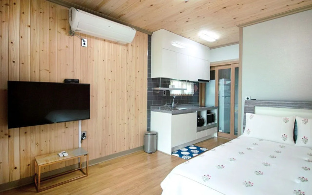 Lim Sea Side Poolvilla Pension