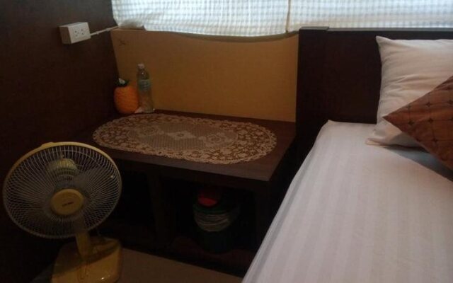 Easy Maesai Hostel
