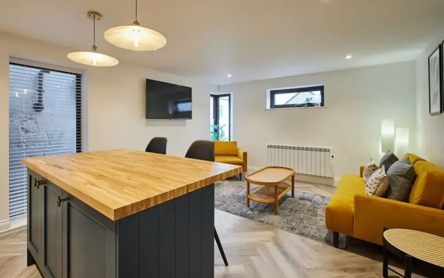 Host Stay Driftwood Apartment