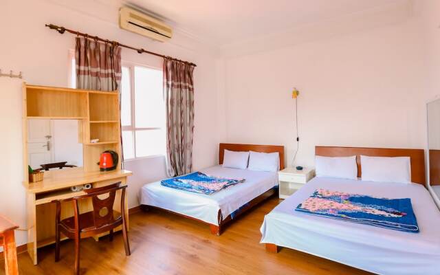 Van Xuan Hotel by OYO Rooms