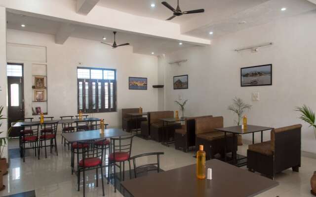 OYO 11743 Hotel Shree Krishna