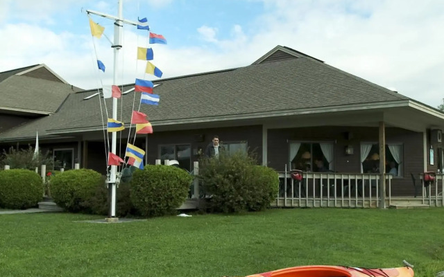 Commodores Inn