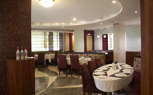 OYO Premium Deccan Apte Road