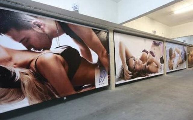 I9 Motel - Adults Only