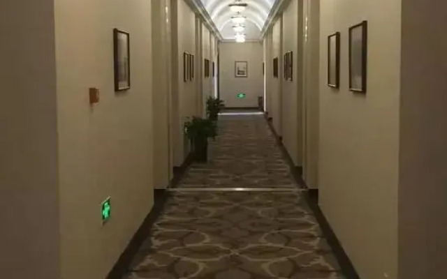 Yancheng Riyuehu Holiday Hotel