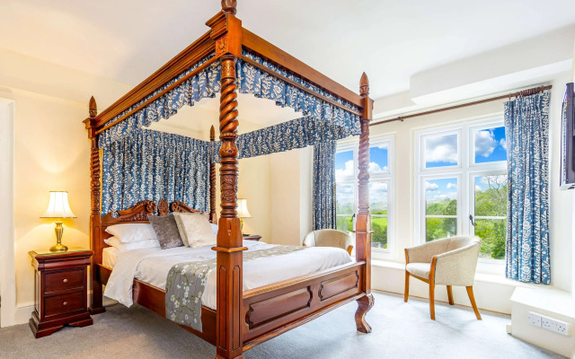 Best Western Limpley Stoke Hotel