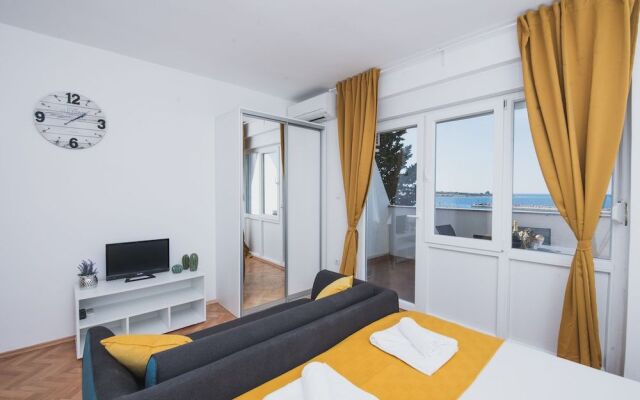 Apartments by the Sea Semy