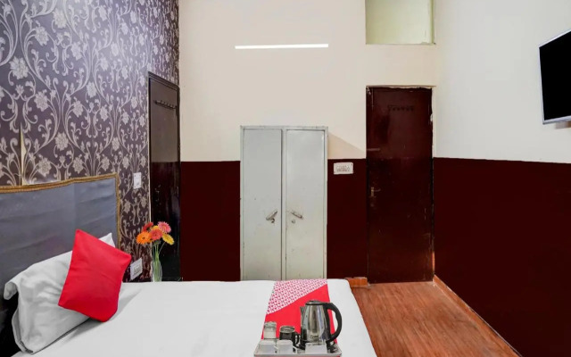 OYO Flagship 70083 Premium Hotel