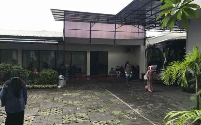 Tirta Kencana Hotel & Garden Resto