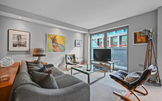 Sleek 2BD Flat W/terrace - 2 Mins From Farringdon!