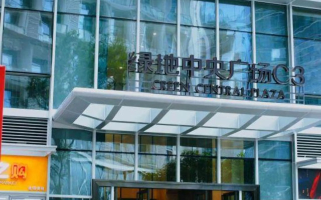 Qing shi guang apartment(greenland Central Plaza store)