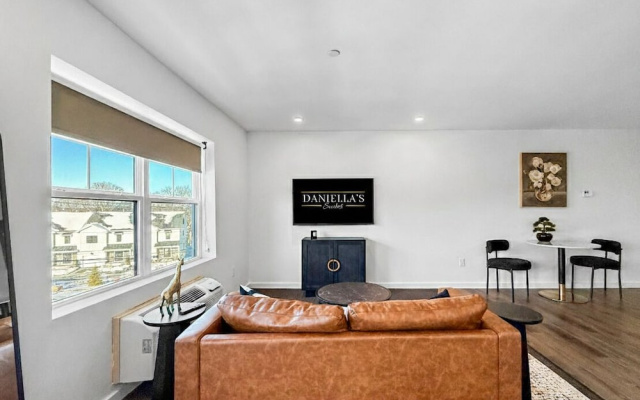 Daniella's Suites