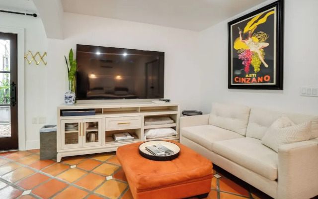 South Tampa Studio in Desirable Historic District!