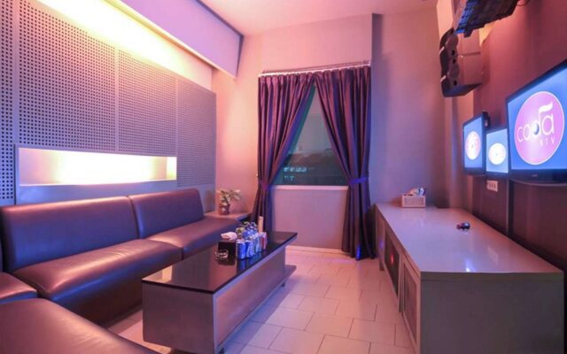 Sparks Life Jakarta, ARTOTEL Curated