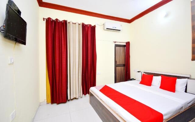 OYO 40306 White House