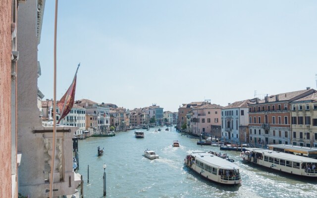 Luxury Apartment On Grand Canal