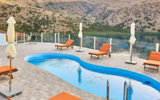 Best Family Friendly Villa Near Lake Kournas
