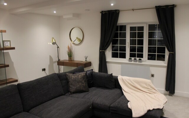 Luxury 1 Bed Apartment In The Heart Of Rochester