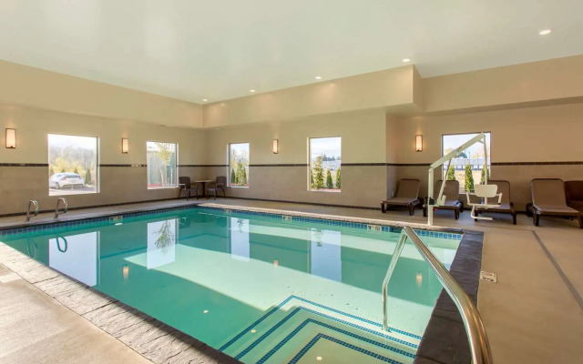 Comfort Suites Burlington near I-5