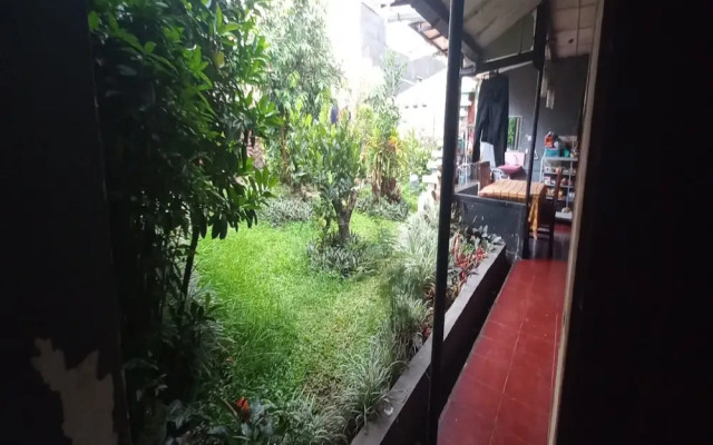 SPOT ON 93964 Guest House Pak Gatot 3
