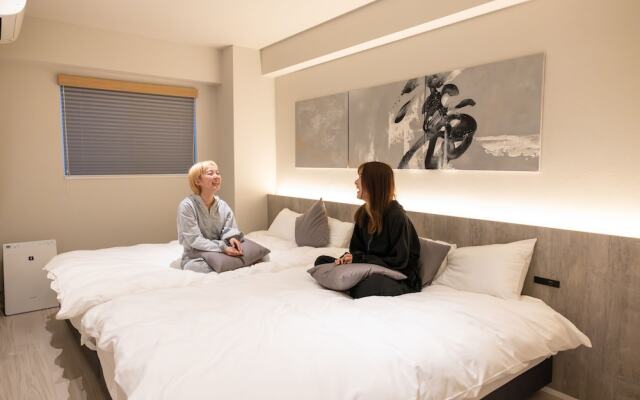 ONE WORLD Sakaisuji Hommachi