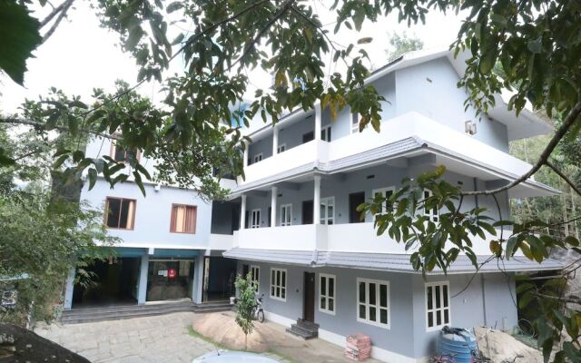 OYO 10387 Edakkal Holiday Home