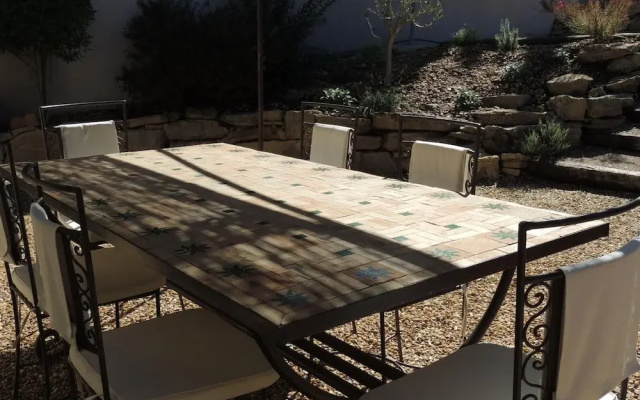 House in Buisson With Provencal Charm