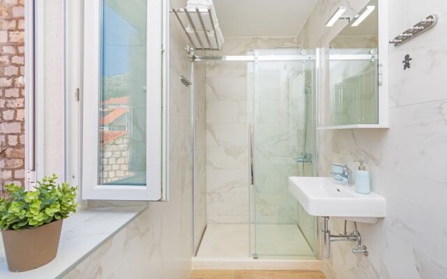 Aquarius Apartments by DuHomes