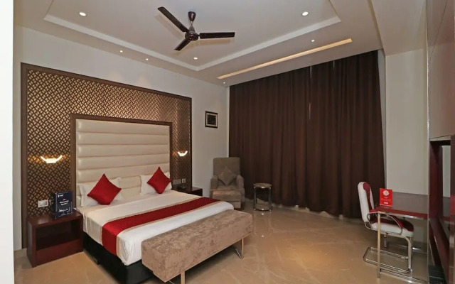 C Pearls Hotel  Banque by OYO Rooms