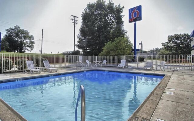 Motel 6 New Cumberland, PA - Harrisburg - Hershey South