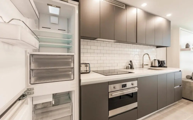 Modern Muse - Luxury Hotel Meets Miami Apartment