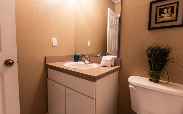 Cozy - Adorable 3 Bed 2.5 Bath Townhouse 1015