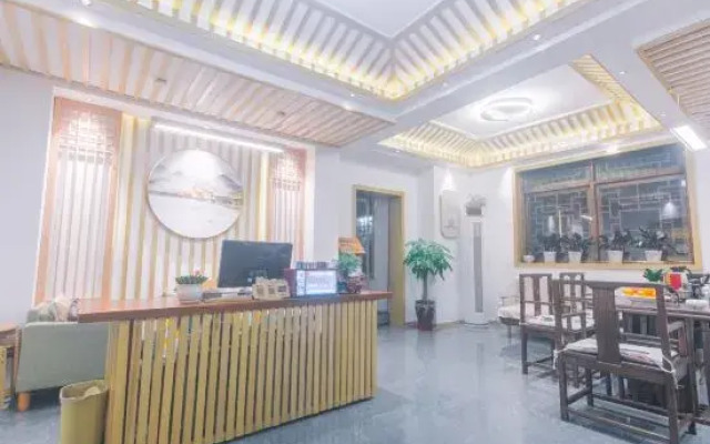 凤凰一树红棠精品客栈