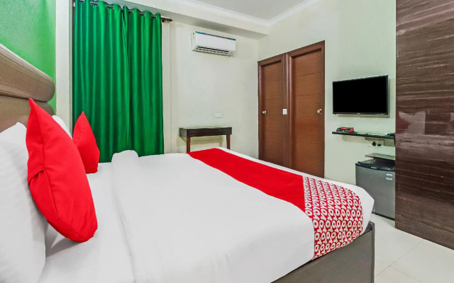 OYO Flagship North Campus