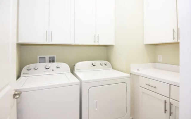 Five Suites Luxury Home RE1492