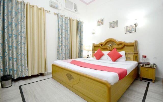 OYO 19035 Hotel Satkar